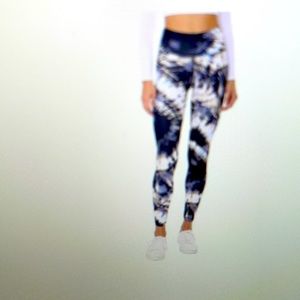 Strut This Teagan Leggings NWOT One Size